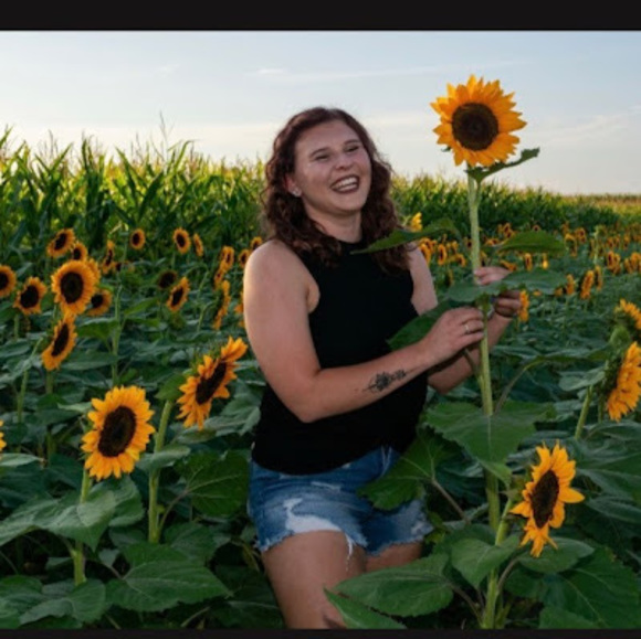 Meet your Posher, Taylor - Picture 1 of 1